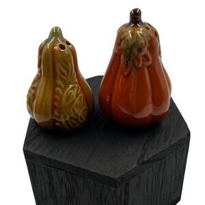 Vtg Set Ceramic Pumpkin Gourd Salt & Pepper Shakers Cottage Core Fall Decorative